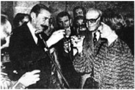 En plena dictadura militar brindis de Ernestina de Noble y el General Videla