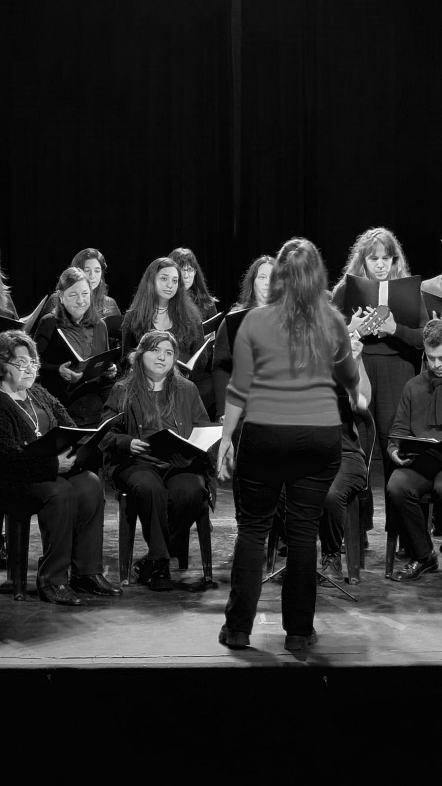 Cantando en el coro 921