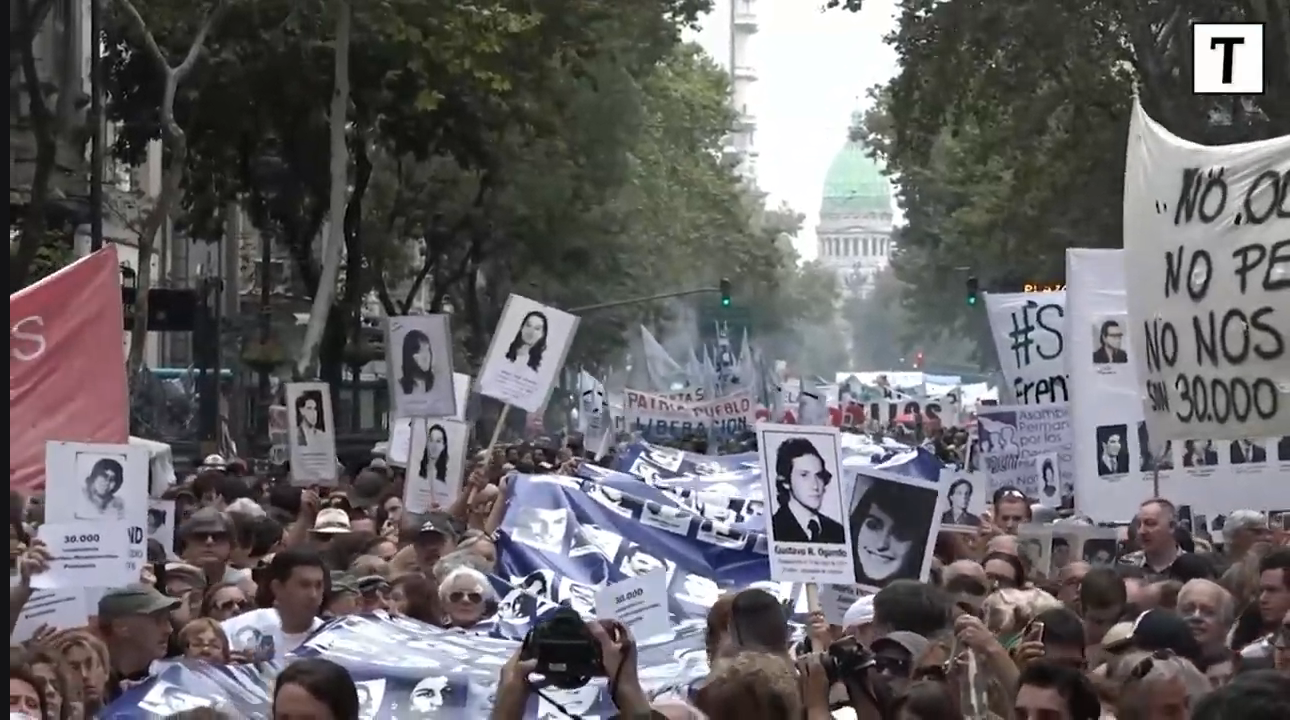 Carteles manifestación 24 de Mayo