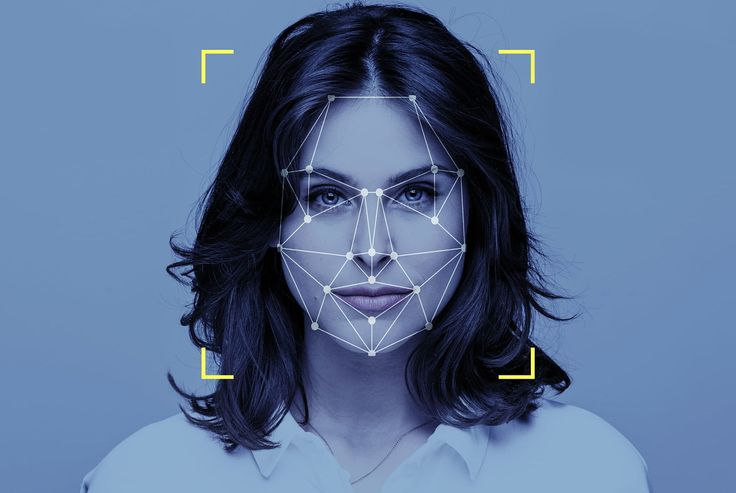 Mujer con rostro escaneado